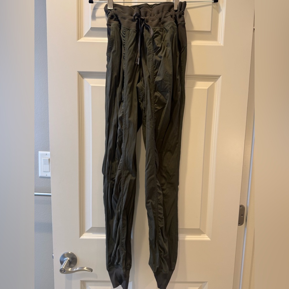 Lululemon dance studio jogger